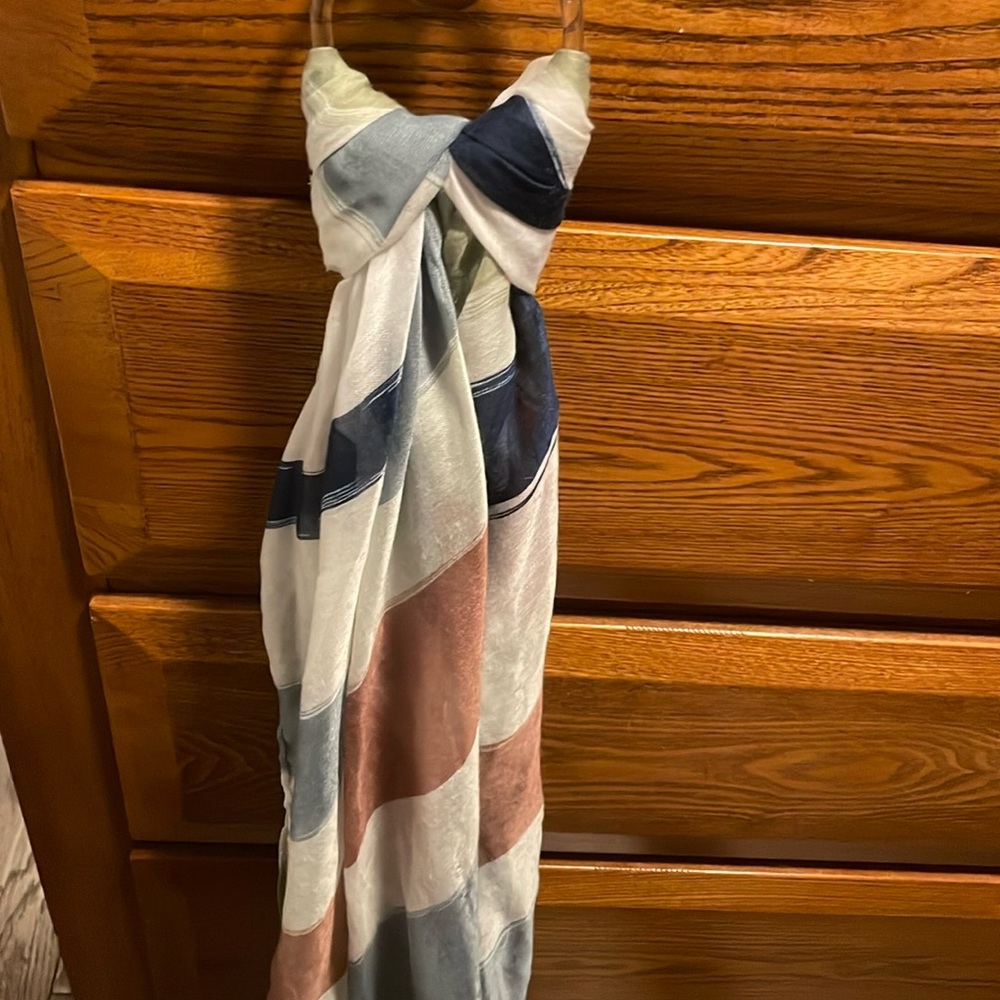 2 lightweight spring scarfs